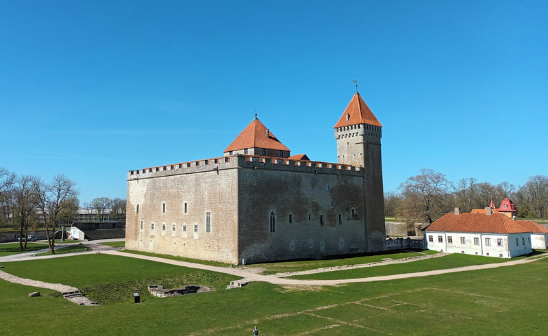 Kuressaare Walking Tour With Castle Visit
